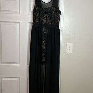 Elegant Black and Gold Sleeveless Dress